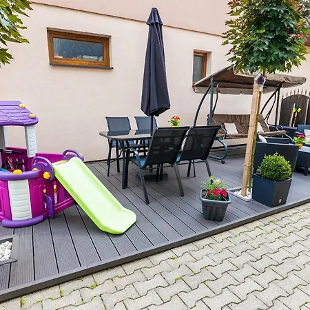 - Dvojpostelova Izba דירה