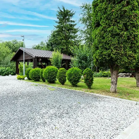 - Dvojpostelova Izba ולקה לומניקה